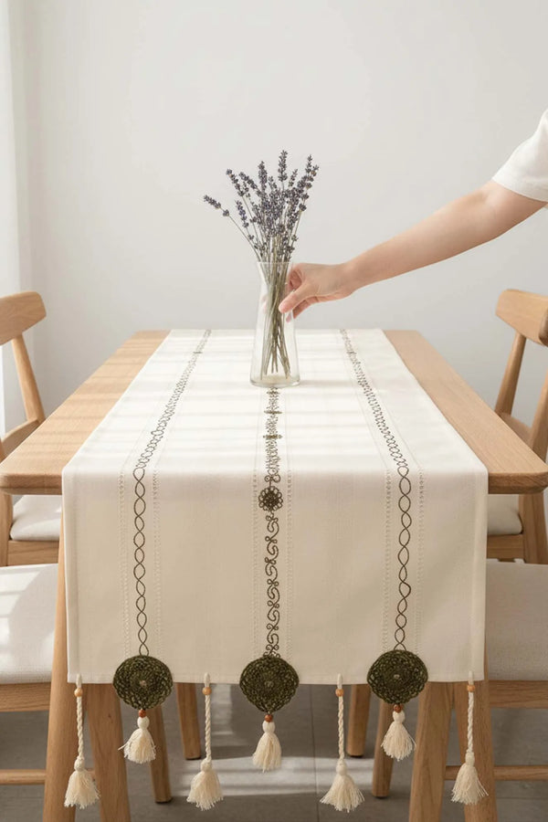 Grüner Tischläufer aus bestickter Spitze, 50 x 130 cm