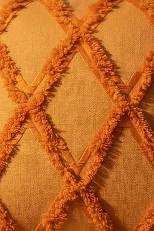 Dekorativer Kissenbezug mit orangefarbenem geometrischem Muster