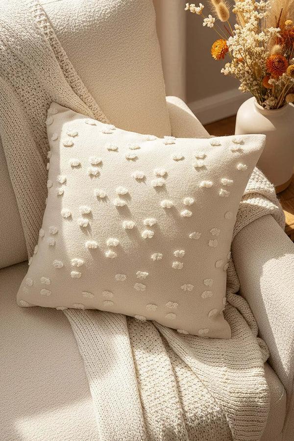 Dekorativer Kissenbezug in Creme mit Polka-Dot-Muster