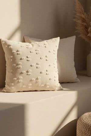 Dekorativer Kissenbezug in Creme mit Polka-Dot-Muster
