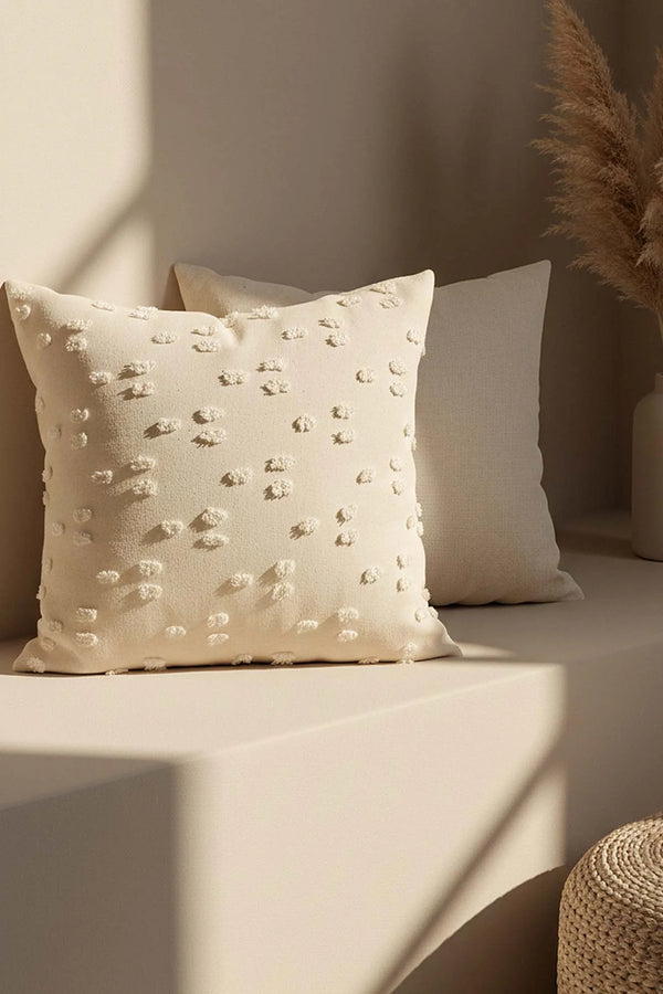 Dekorativer Kissenbezug in Creme mit Polka-Dot-Muster