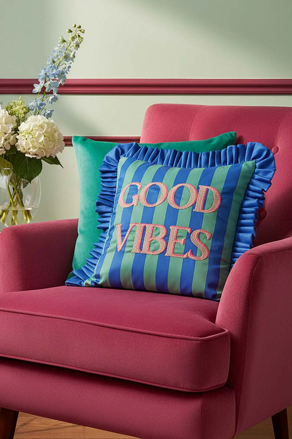 Bestickter Dekokissenbezug „Good Vibes“