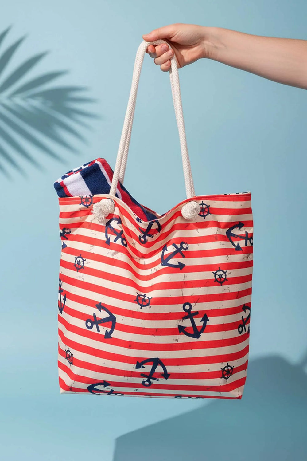 Strandtasche mit gestreiftem Meeresmuster