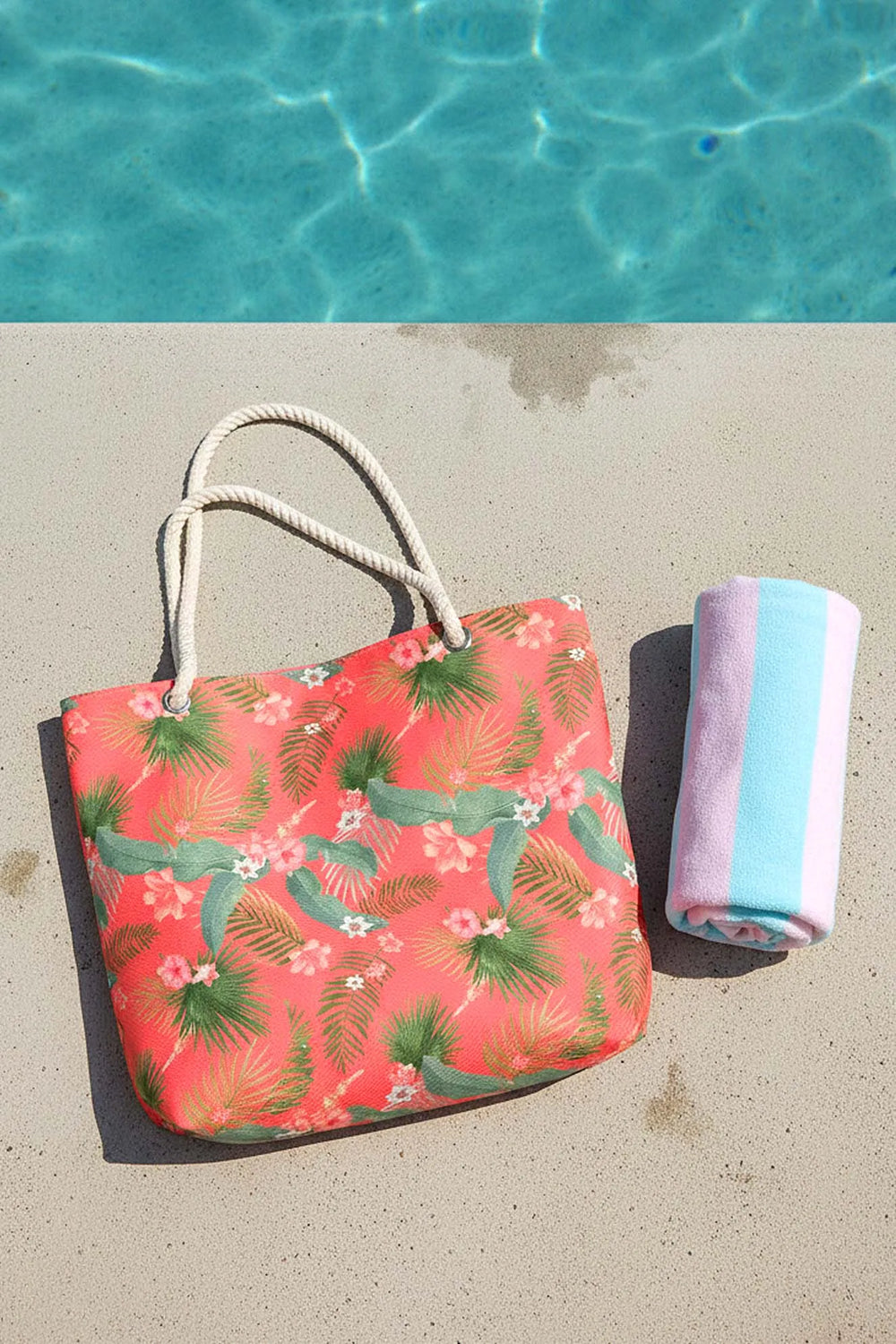 Korallenfarbene Strandtasche mit Blumenmuster
