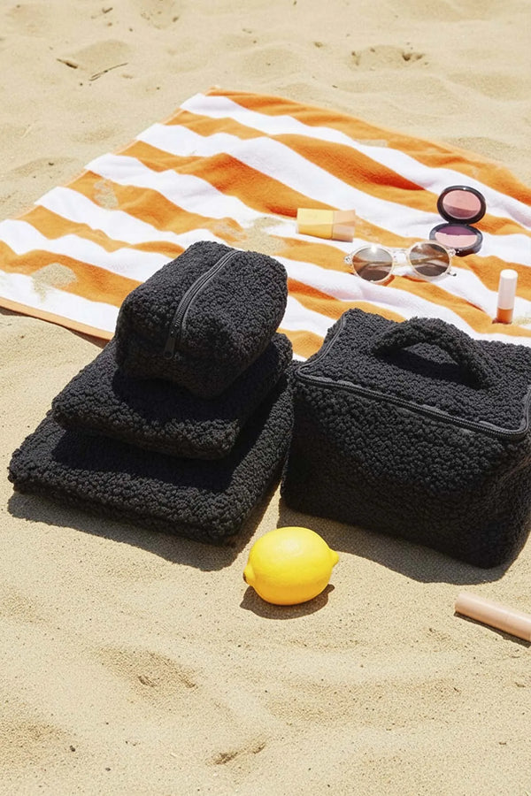 Schwarzes Teddy 4-teiliges Make-up- und Accessoire-Taschenset