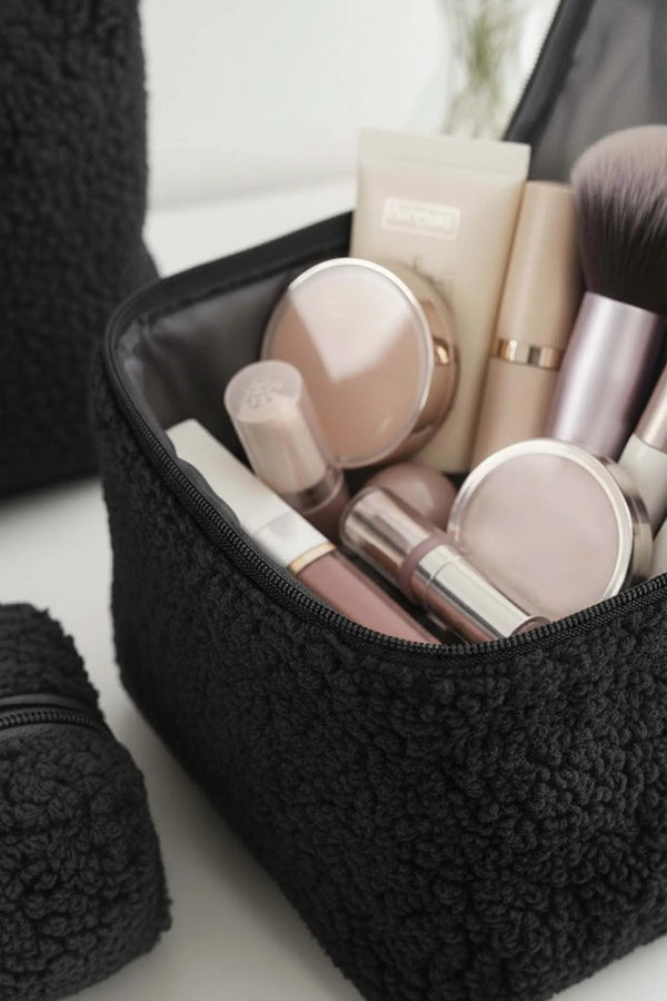 Schwarzes Teddy 4-teiliges Make-up- und Accessoire-Taschenset
