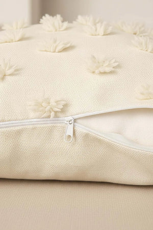 Dekorativer Kissenbezug in Creme mit Pompon-Verzierung