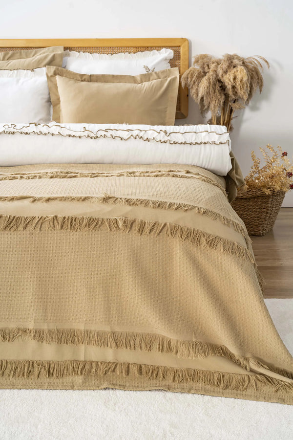 Brianna Camel Doppelbett-Tagesdecke aus 100 % Baumwolle mit passendem Bettbezug – 7-teiliges Brautset