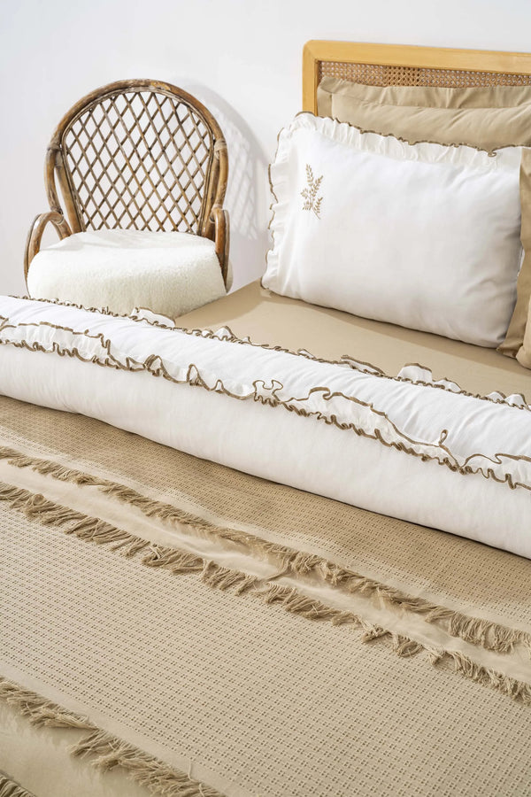 Brianna Camel Doppelbett-Tagesdecke aus 100 % Baumwolle mit passendem Bettbezug – 7-teiliges Brautset