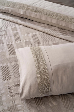 Freya Bettwäsche-Set mit Mink-Spitze, 100 % Baumwolle, Doppelbettbezug und Steppdecke – 7-teiliges Braut-Set