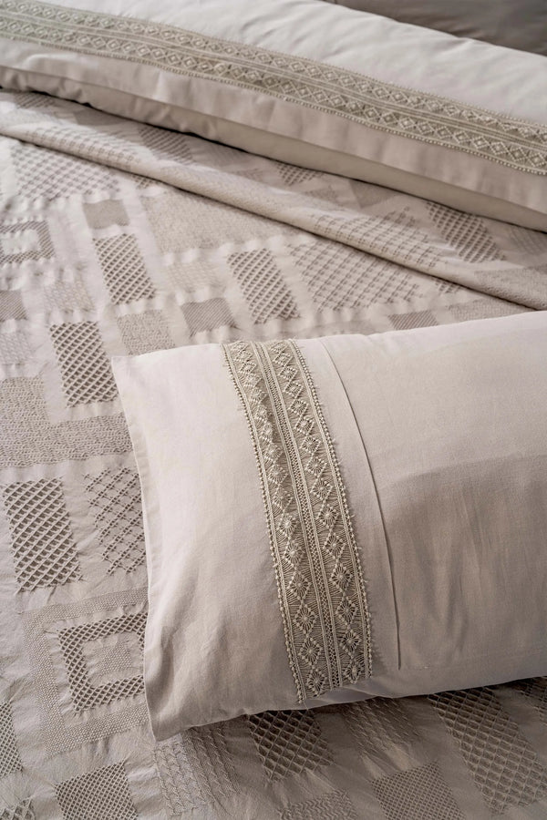 Freya Bettwäsche-Set mit Mink-Spitze, 100 % Baumwolle, Doppelbettbezug und Steppdecke – 7-teiliges Braut-Set